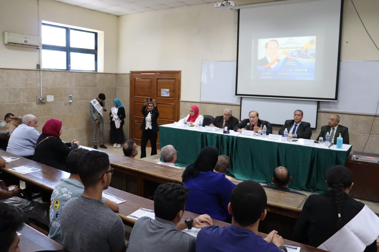 . iSeddik Afifi calls on Thebes Academy students to be creative and scientific thinking