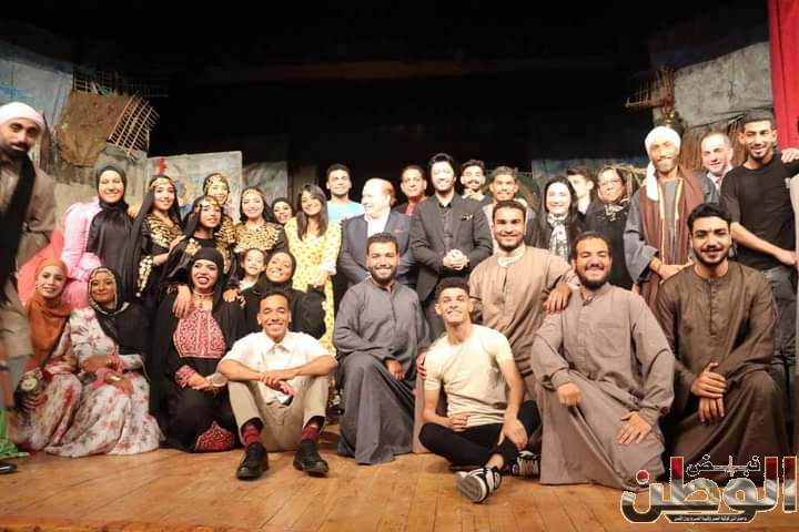 فريق التمثيل بأكاديمية طيبة يقدم عرضا مسرحياً مبهراً فى مسابقة وزارة التعليم العالي